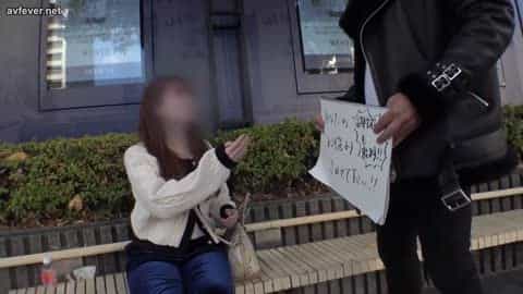 真的很软，第一枪。 2038【这是情色漫画真人改编吗？ ？ ] 颤抖，颤抖，只是颤抖。你只能在这里看到120%天然美乳和H罩杯剧烈晃动的影片！出现在色情漫画中的性感女人来到了现实世界。自称“渣男制造者”的神秘女子。她剧烈地摇晃臀部、痛苦地翻滚的样子正是性的体现。也许她只是为了性而来。真的是从漫画世界跳出来了…