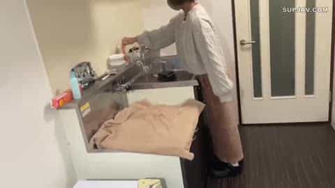 强烈推荐！！ ️“如果你不能偿还利息，请在这里支付。”我将一个拥有可爱色情身体的美丽gal放在厨房并进行阴道射精www