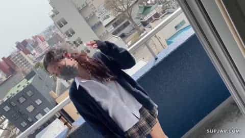 强烈推荐！我同事的兼职女孩我邀请她到我家并在发送到我的兼职工作之前进行了阴道射精