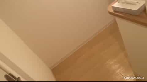 <<超可爱！ ️ ＞＞ 因为没赶上还款日，男朋友睡客厅的时候，在门口和女朋友一起NTR www