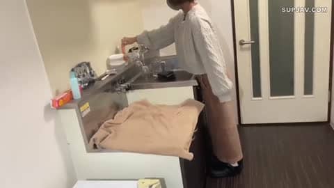 强烈推荐！！ ️“如果你不能偿还利息，请在这里支付。”我将一个拥有可爱色情身体的美丽gal放在厨房并进行阴道射精www